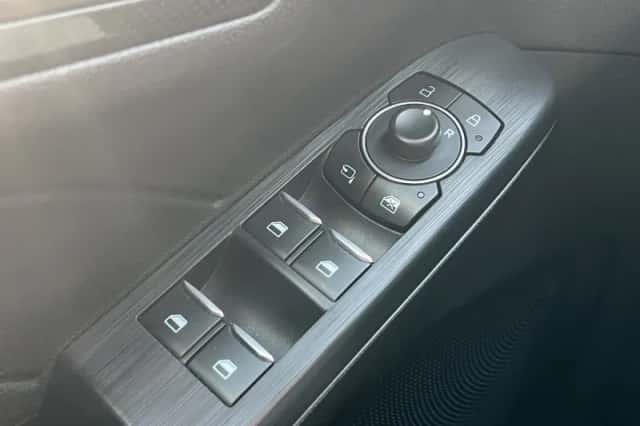 Ford Kuga (2023) thumbnail 21