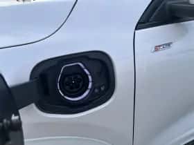 Ford Kuga (2023) thumbnail 10