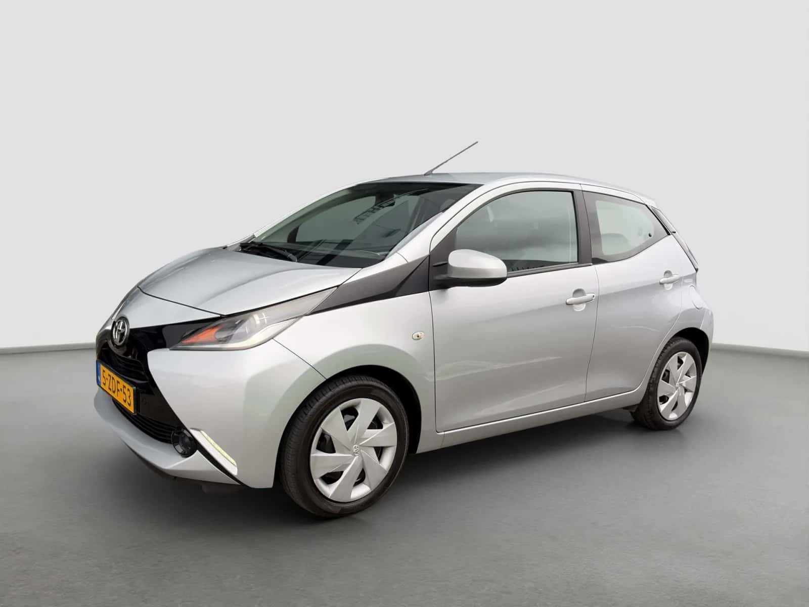 Toyota Aygo (2015) — foto 1