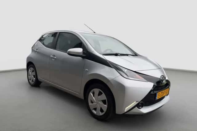Toyota Aygo (2015) thumbnail 2