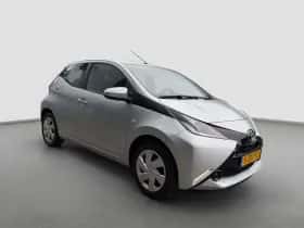 Toyota Aygo (2015) thumbnail 2