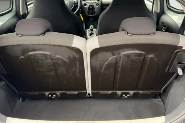 Toyota Aygo (2015) thumbnail 11
