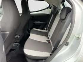 Toyota Aygo (2015) thumbnail 12