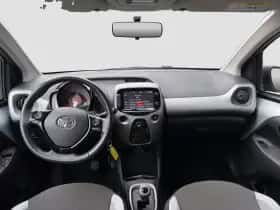 Toyota Aygo (2015) thumbnail 13