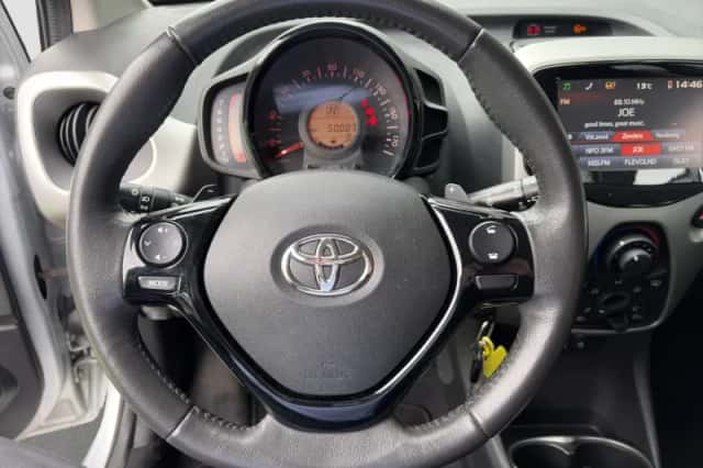 Toyota Aygo (2015) thumbnail 15