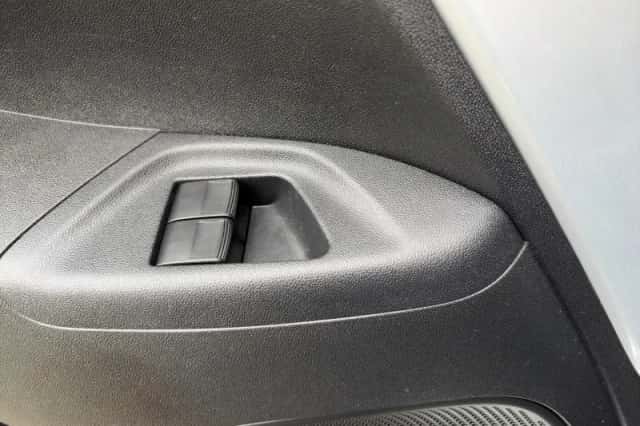 Toyota Aygo (2015) thumbnail 16