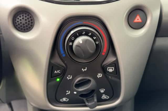Toyota Aygo (2015) thumbnail 22