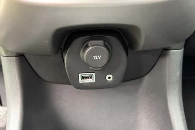 Toyota Aygo (2015) thumbnail 23