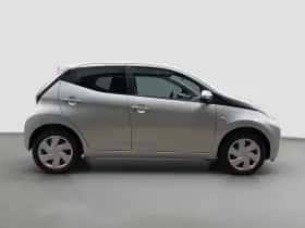 Toyota Aygo (2015) thumbnail 4