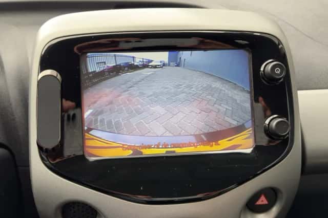 Toyota Aygo (2015) thumbnail 31