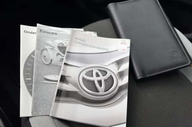 Toyota Aygo (2015) thumbnail 32