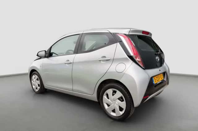 Toyota Aygo (2015) thumbnail 5