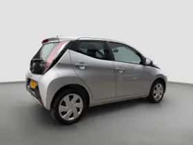 Toyota Aygo (2015) thumbnail 6