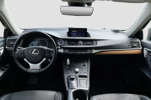 Lexus CT (2017) thumbnail 13