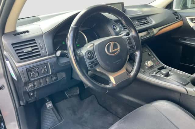 Lexus CT (2017) thumbnail 15