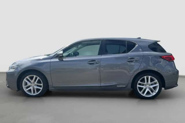 Lexus CT (2017) thumbnail 3