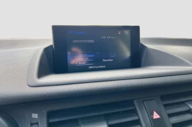 Lexus CT (2017) thumbnail 23