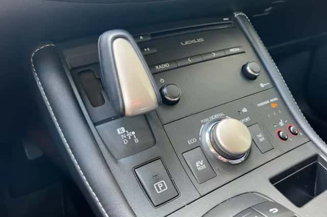 Lexus CT (2017) thumbnail 26
