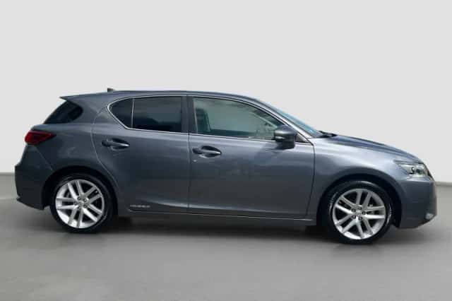 Lexus CT (2017) thumbnail 4