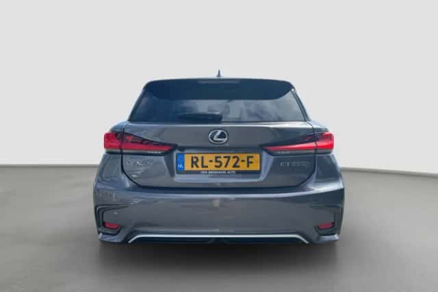 Lexus CT (2017) thumbnail 8