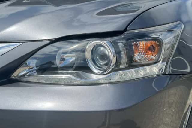Lexus CT (2017) thumbnail 9