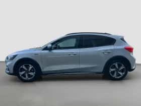 Ford Focus (2019) thumbnail 3