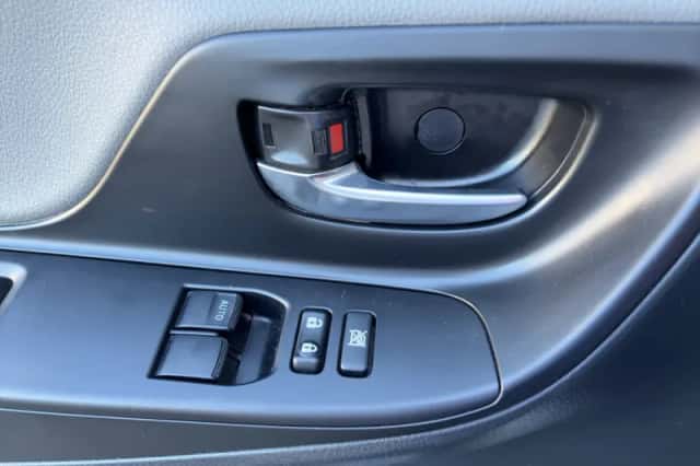 Toyota Yaris (2019) thumbnail 23