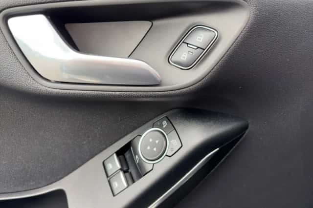 Ford Fiesta (2017) thumbnail 15
