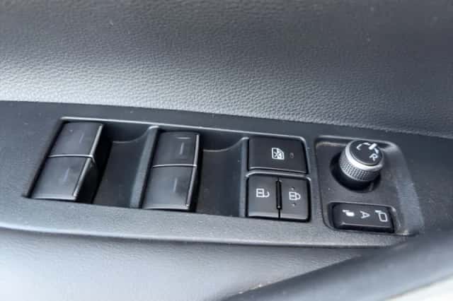 Toyota Corolla (2021) thumbnail 16