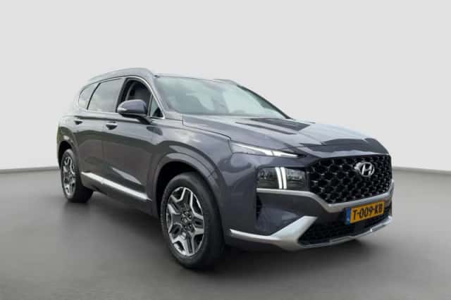 Hyundai Santa Fe (2023) thumbnail 2