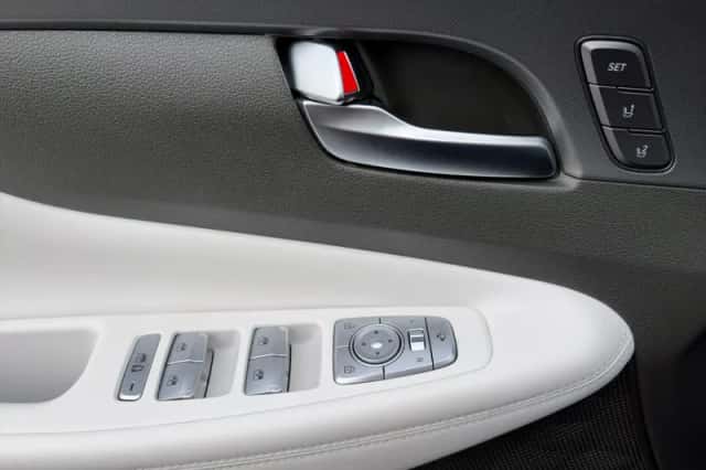 Hyundai Santa Fe (2023) thumbnail 15