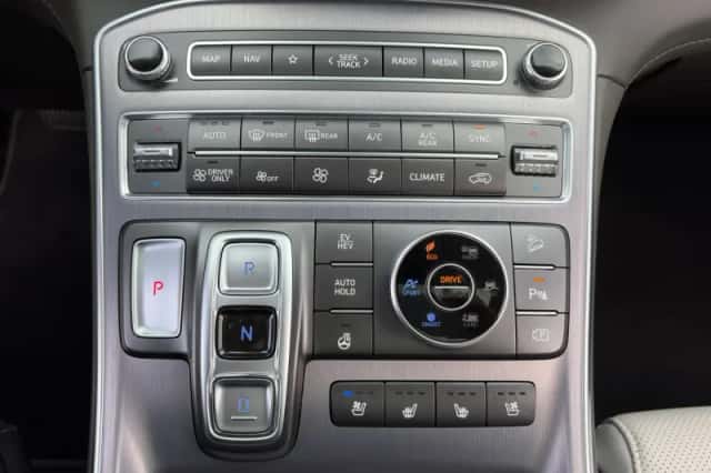 Hyundai Santa Fe (2023) thumbnail 25