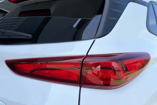 Hyundai Kona (2023) thumbnail 10