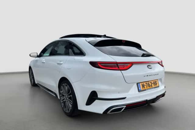 Kia Proceed (2021) thumbnail 5
