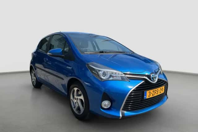 Toyota Yaris (2015) thumbnail 2