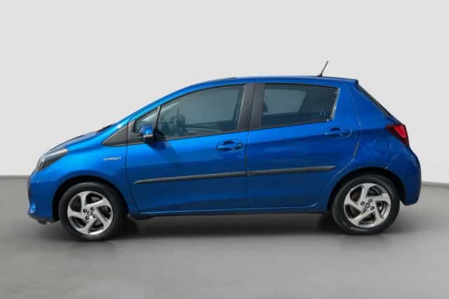 Toyota Yaris (2015) thumbnail 3