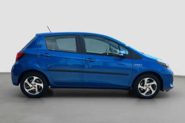 Toyota Yaris (2015) thumbnail 4