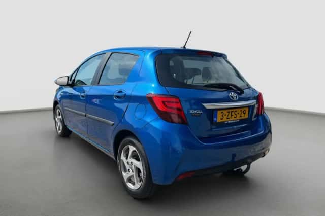 Toyota Yaris (2015) thumbnail 5