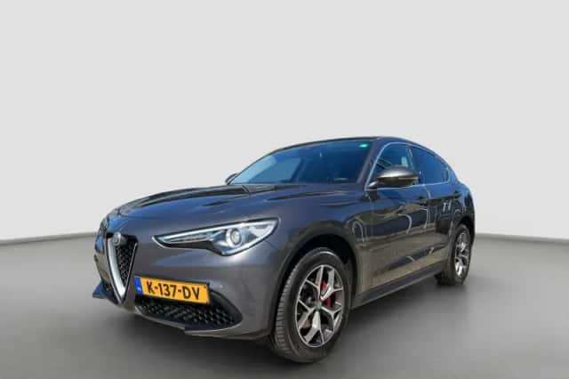 Alfa Romeo Stelvio (2018) thumbnail 1