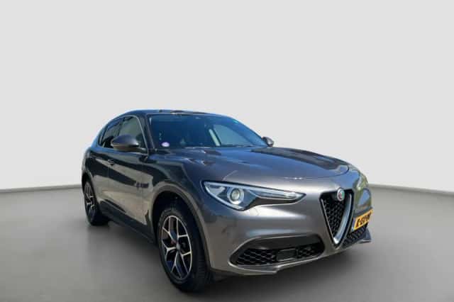 Alfa Romeo Stelvio (2018) thumbnail 2