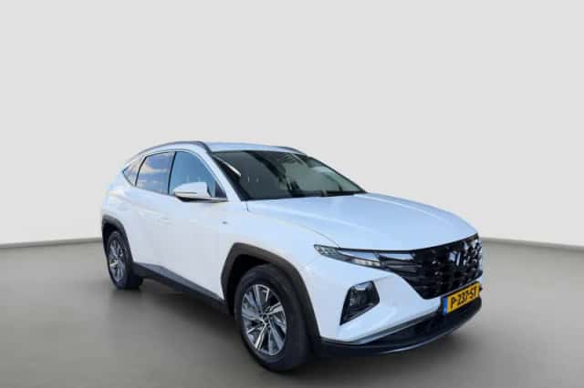 Hyundai Tucson (2022) thumbnail 2