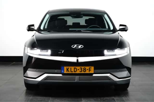 Hyundai Ioniq 5 (2023) thumbnail 2