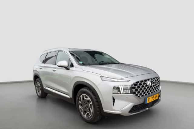 Hyundai Santa Fe (2022) thumbnail 2