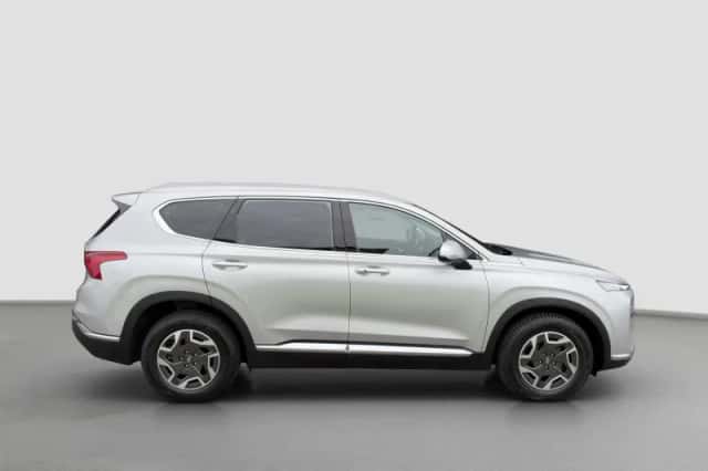 Hyundai Santa Fe (2022) thumbnail 4