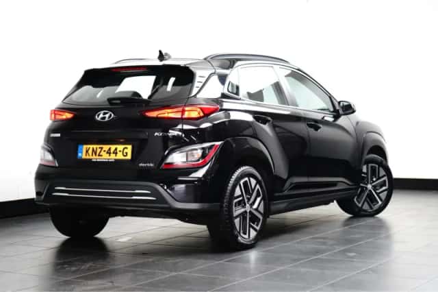 Hyundai Kona (2022) thumbnail 4