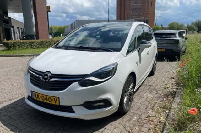 Opel Zafira (2016) thumbnail 1