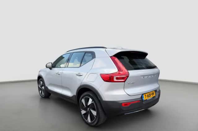 Volvo XC40 (2023) thumbnail 6