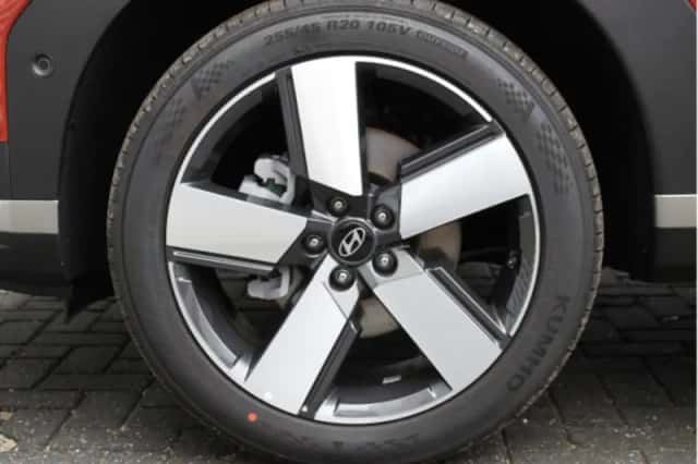 Hyundai Santa Fe (2025) thumbnail 13