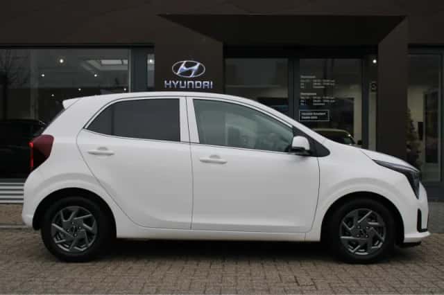 Kia Picanto (2024) thumbnail 4