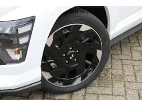 Hyundai Kona Electric (2025) thumbnail 4